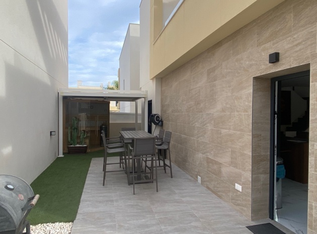 Resale - Villa - Los Montesinos - La Herrada