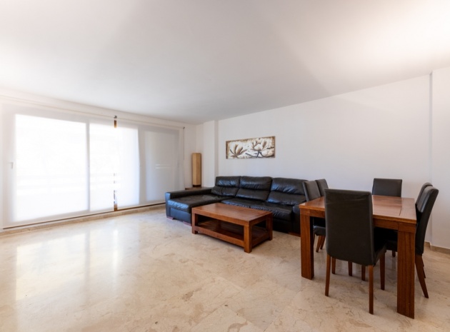 Resale - Apartment - Punta Prima - la entrada