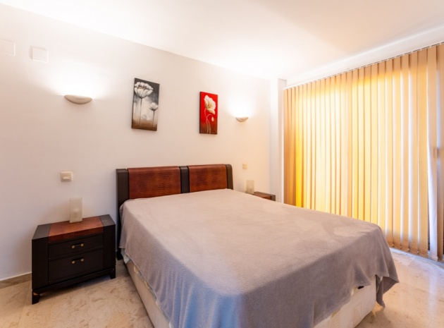 Resale - Apartment - Punta Prima - la entrada