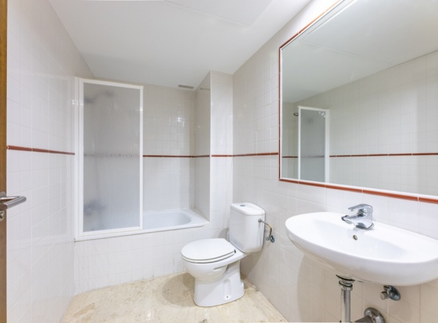 Resale - Apartment - Punta Prima - la entrada