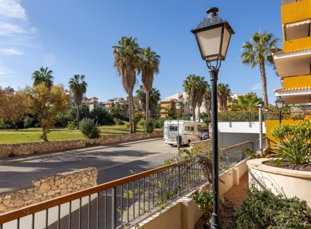 Resale - Apartment - Punta Prima - la entrada