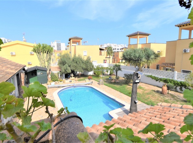 Revente - Villa - Orihuela Costa - Villamartin