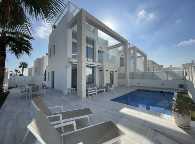 Resale - Villa - Cabo Roig