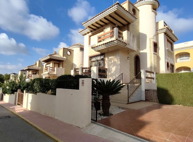 Resale - Villa - Villamartin