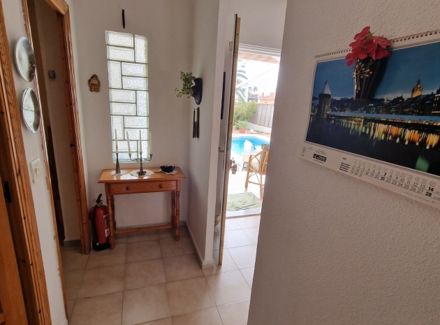 Resale - Villa - Torrevieja - La Siesta