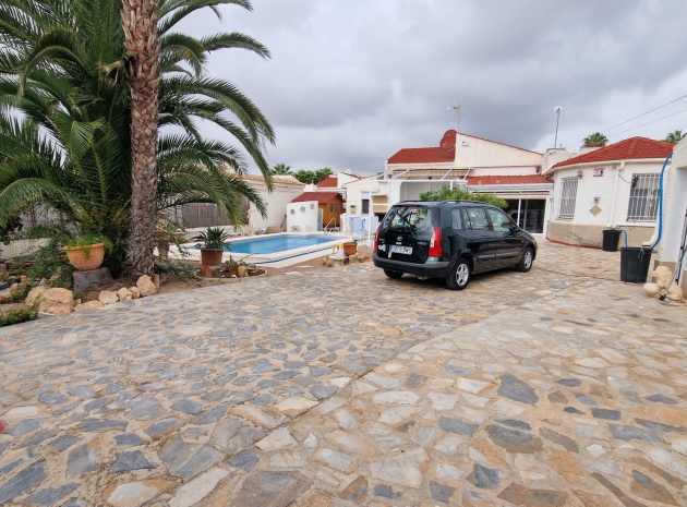 Resale - Villa - Torrevieja - La Siesta