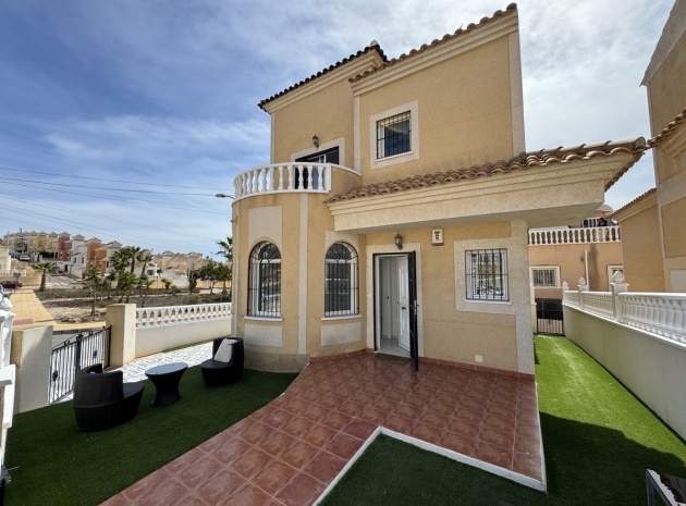 Resale - Villa - Villamartin